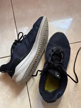Sepatu Sneakers Navy - Ukuran 43