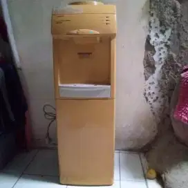 Dijual dispenser Sanken kondisi hidup normal