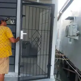 Tralis pintu rumah