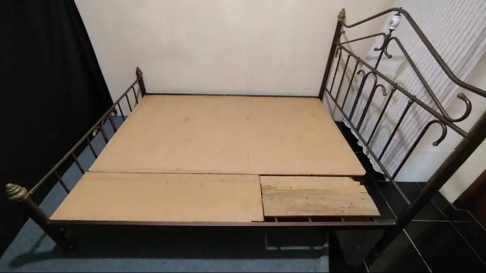 Di jual paket ranjang besi tempat dan springbed