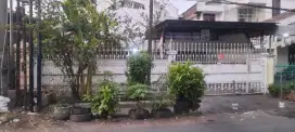 Jual/sewa rumah hadap selatan di Pucang Adi
