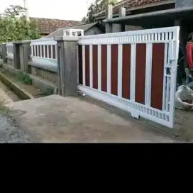 Pagar minimalis motip kayu moderen terbaru bergeransi