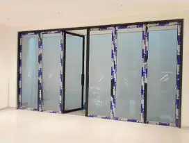 Pintu lipat aluminium dan kaca