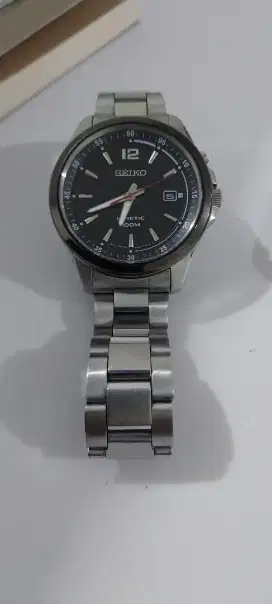 jam tangan seiko Pria Seiko Kinetic Black Dial Stainless Steel SKA595P