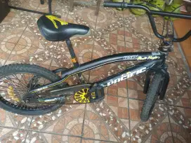 Sepeda BMX Pacific Black Magic