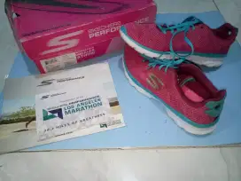 Sepatu Running Wanita SKECHERS