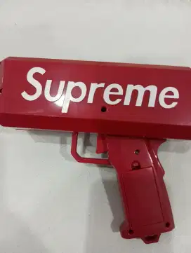 Supreme mainan pistol yg keluarin duit