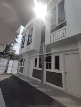 Di jual rumah murah meriah 400 jt 2 lantai  dekat KFC
