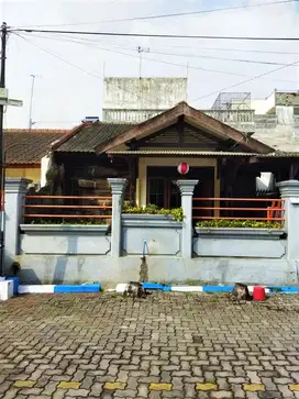 DIJUAL CEPAT RUMAH DI ARAYA 3 LANTAI