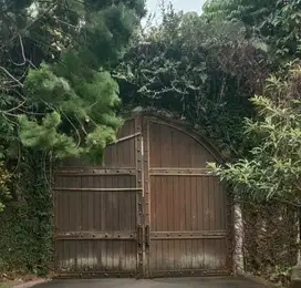 DIJUAL RUMAH VILLA COOLIBAH KAWASAN CIPANAS PUNCAK LOKASI MENARIK