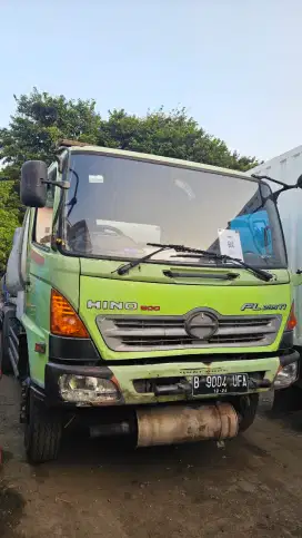 Hino ranger lohan tronton 6x2 tangki 16 ribu liter ban 10 thn 2013