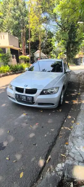 BMW 320i E90 at 2006 silver