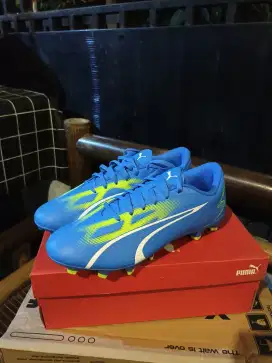 Sepatu Bola PUMA ULTRA PLAY FG/AG