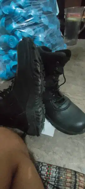 Sepatu satpam sepatu polri