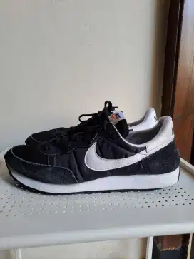Sepatu running NIKE