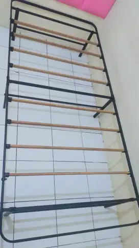 Tempat tidur lipat merk Zinus