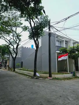 Rumah cantik BARU + RENOVASI, 2 lantai, Cluster Strategis Tangerang