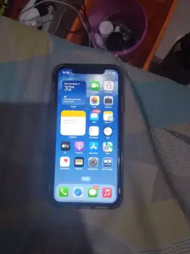 iphone xr 128gb, minus retak kaca,tapi masih normal semua,hanya retak