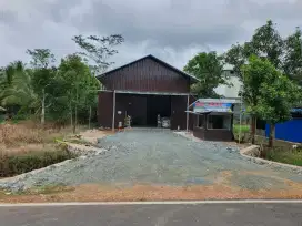 Bangunan Tempat Usaha Sekaligus Tempat Tinggal dijual. Butuh Uang.