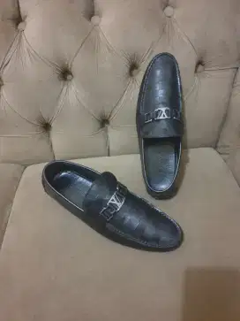 Mulus .authentic sepatu .loafers louis vuitton lv size 43