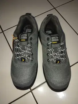 Sepatu safety uk.40
