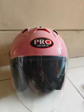 Helm wanita merek Pro Helmet