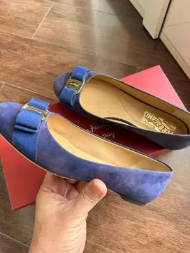 Sepatu Wanita FERRAGAMO.