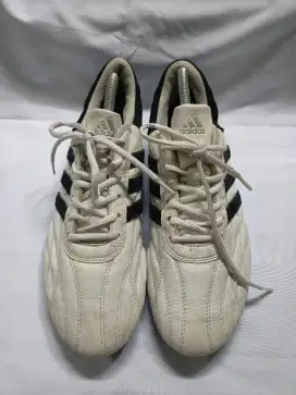 Sepatu Adidas casual kulit jeruk