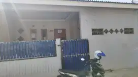 Dikontrakan pertahun Rumah deket pasar, deket Stasiun Serpong