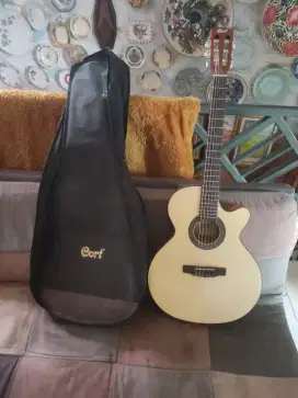 Gitar akustik cort
