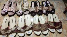 JUAL SANDAL WANITA (PAKET USAHA) MERK KICKERS