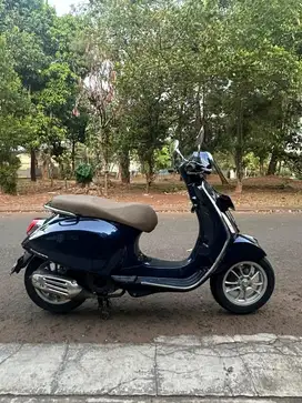 Vespa Primavera Midnight Blue 2019