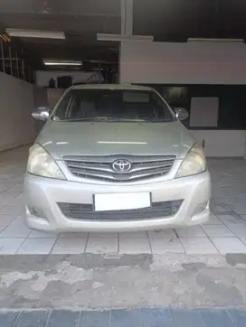 SLOW GOING! Toyota Kijang Innova G / 2010 / MT