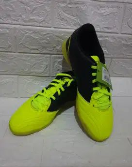 Jual sepatu futsal merk legass