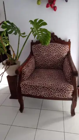 Kursi sofa kayu