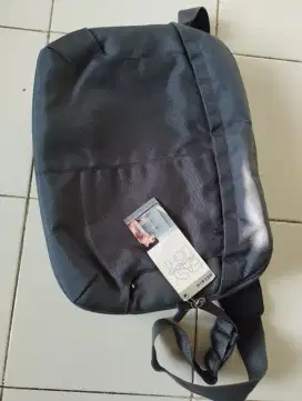 Tas selempang belkin messenger  bag