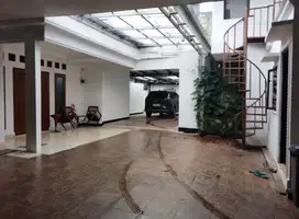 Rumah Murah Hitung Tanah di Kemang, Jakarta Selatan