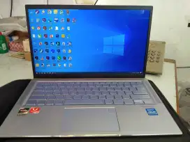 Laptop Asus ZenBook Harman Kardon super tipis