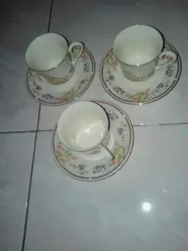 Cangkir set dengan pisin