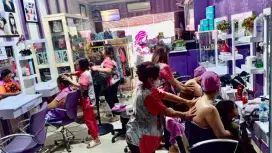 Kasir Salon khusus wanita