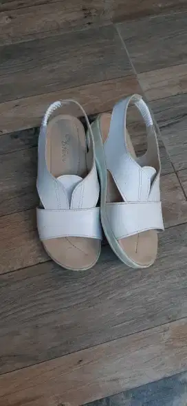 Sepatu sendal dr.kevin size 37