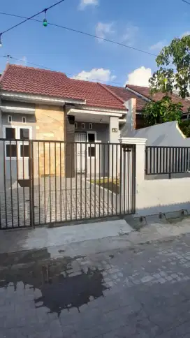 RUMAH DEKAT ANEKA JAYA WOLTERMONGINSIDI PEDURUNGAN