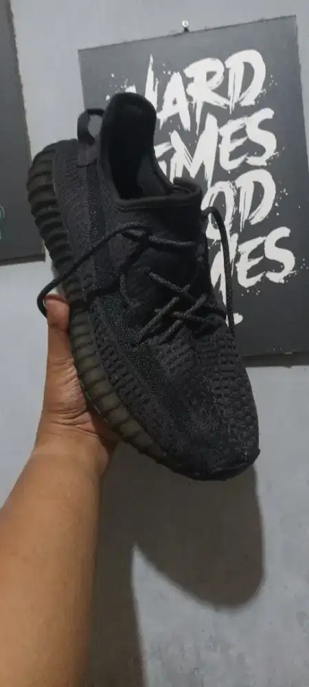 Yezzy boots like new