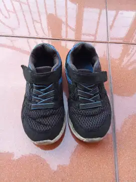 Sepatu anak second Skechers size 28