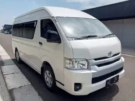 TOYOTA HI ACE COMMUTER 2024
