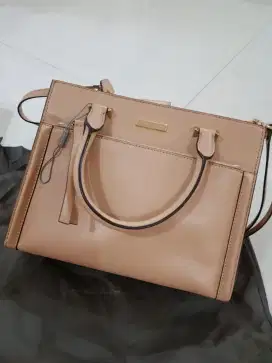 Tas Charles & Keith ada tali panjang