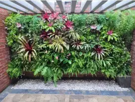 Pemasangan vertikal garden sintetis