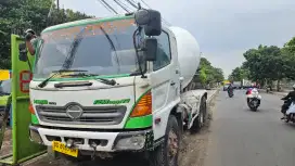 Hino ranger FM 260 JM lohan tronton 6x4 mixer 7 kubik Tahun 2010