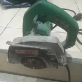 Mesin potong Keramik Hitachi CM4SA