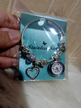 Gelang jam pandora